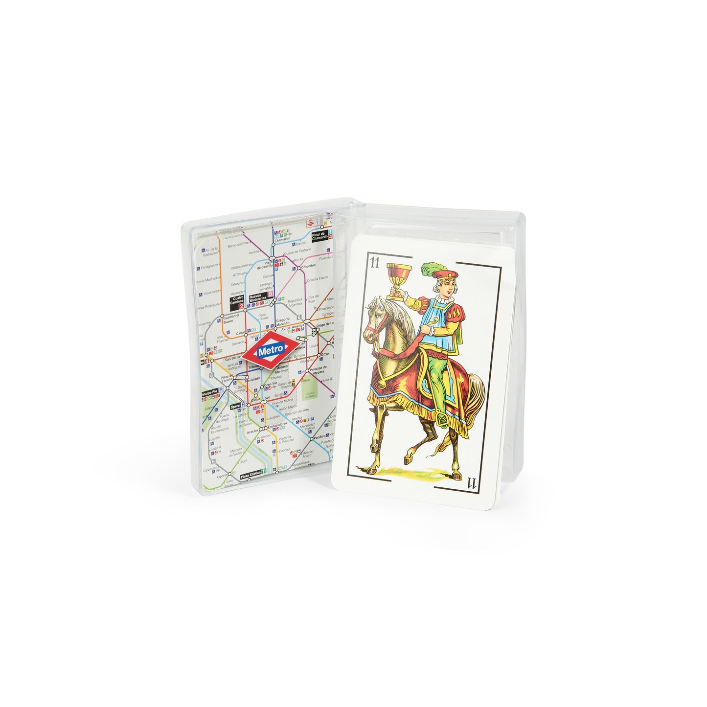Baraja española en estuche transparente con mapa del metro de Madrid al fondo
