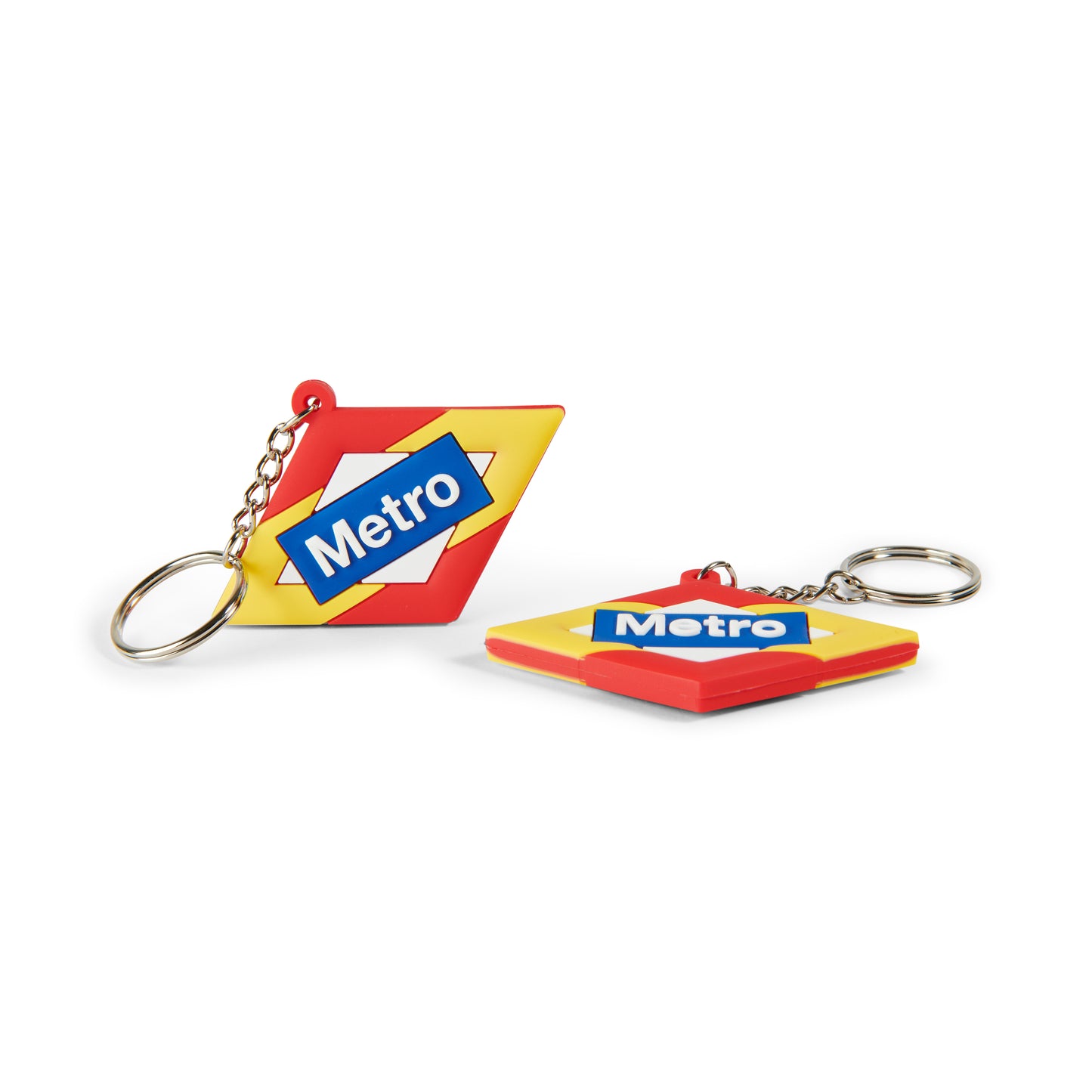 Llavero de goma Metro Madrid rojo y amarillo con logo sobre fondo blanco