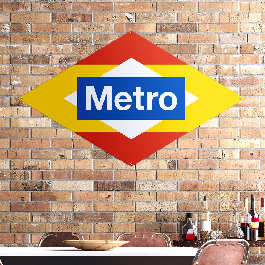 Letrero retro de Metro en pared de ladrillo, decoración vintage de cocina o bar