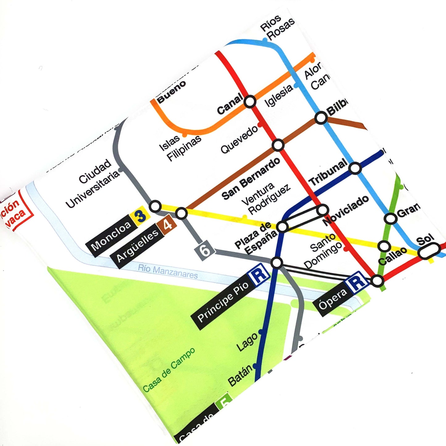 Mapa de metro de Madrid mostrando estaciones como Moncloa, Argüelles y Plaza de España