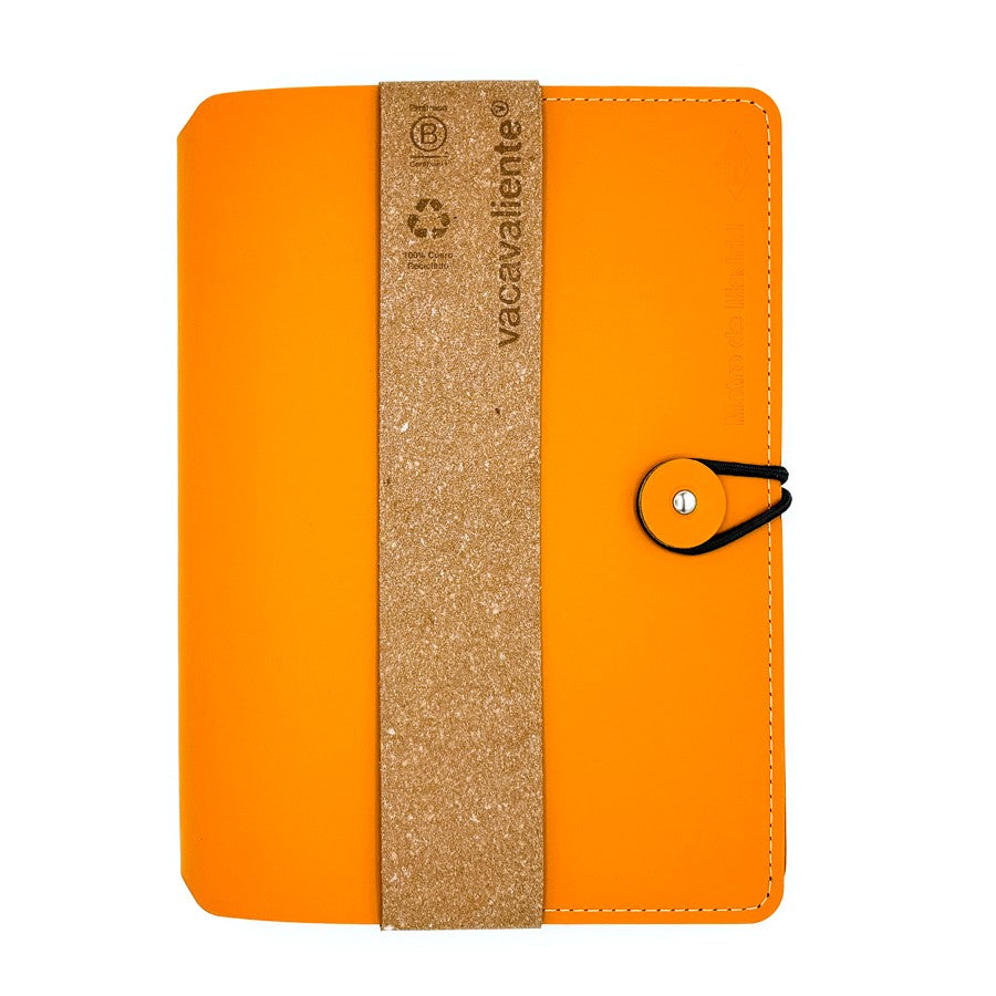 Carpeta naranja de cuero vegano con banda de cartón reciclado Vacavaliente