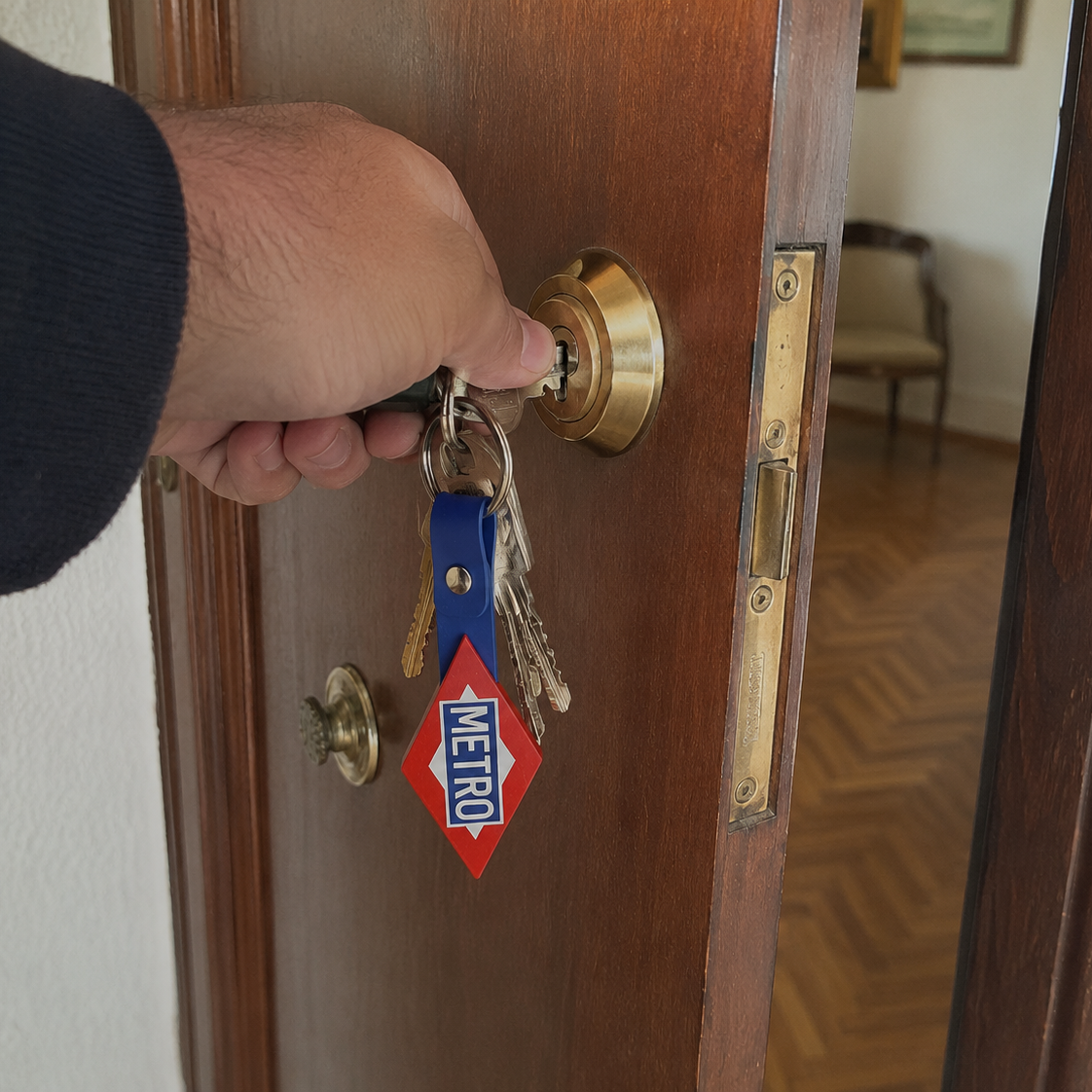 Metro de Madrid classic logo keychain