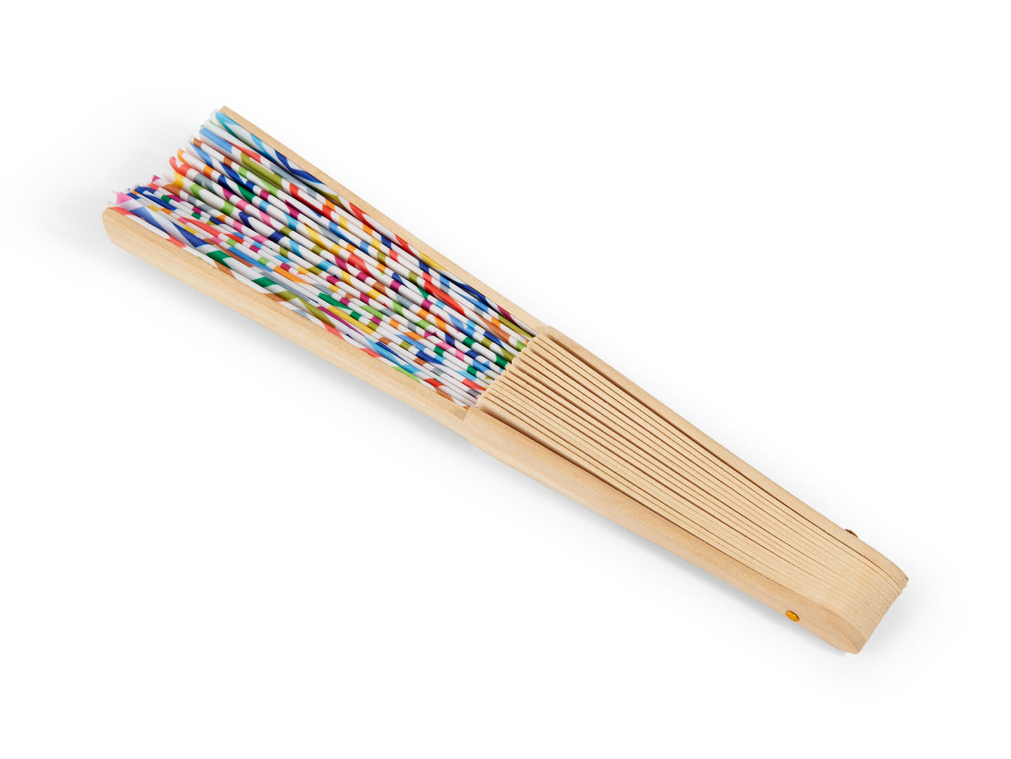 Abanico de mano plegable de madera con tela multicolor sobre fondo blanco