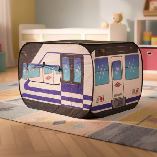 Cabina de juego infantil con diseño de metro, en una habitación para niños iluminada.