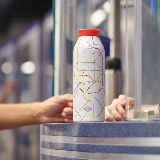Botella térmica blanca con diseño de mapa del metro, tapa roja, mostrador de estación