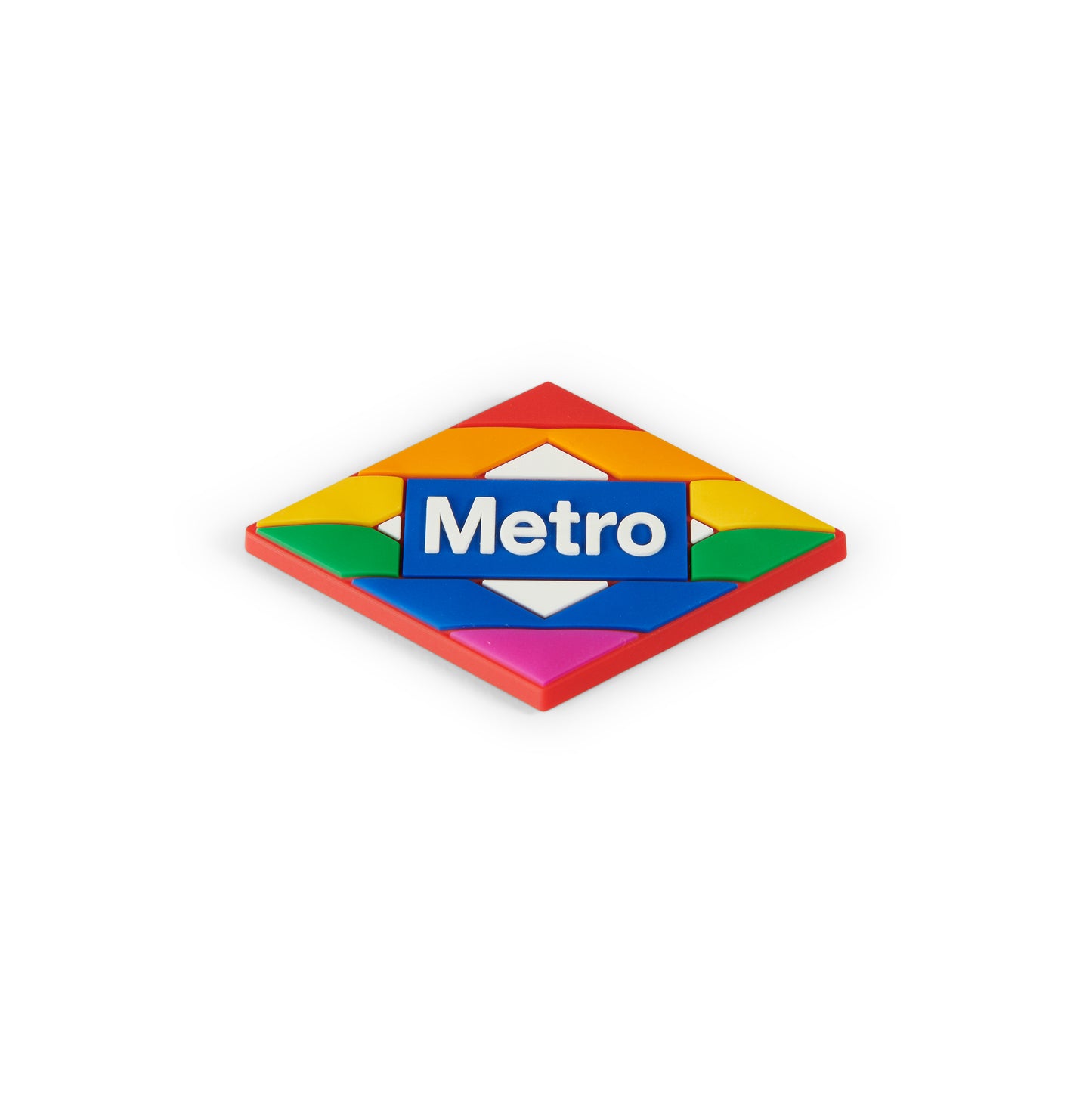 Logo Metro Madrid en forma de diamante con colores arcoíris sobre fondo blanco