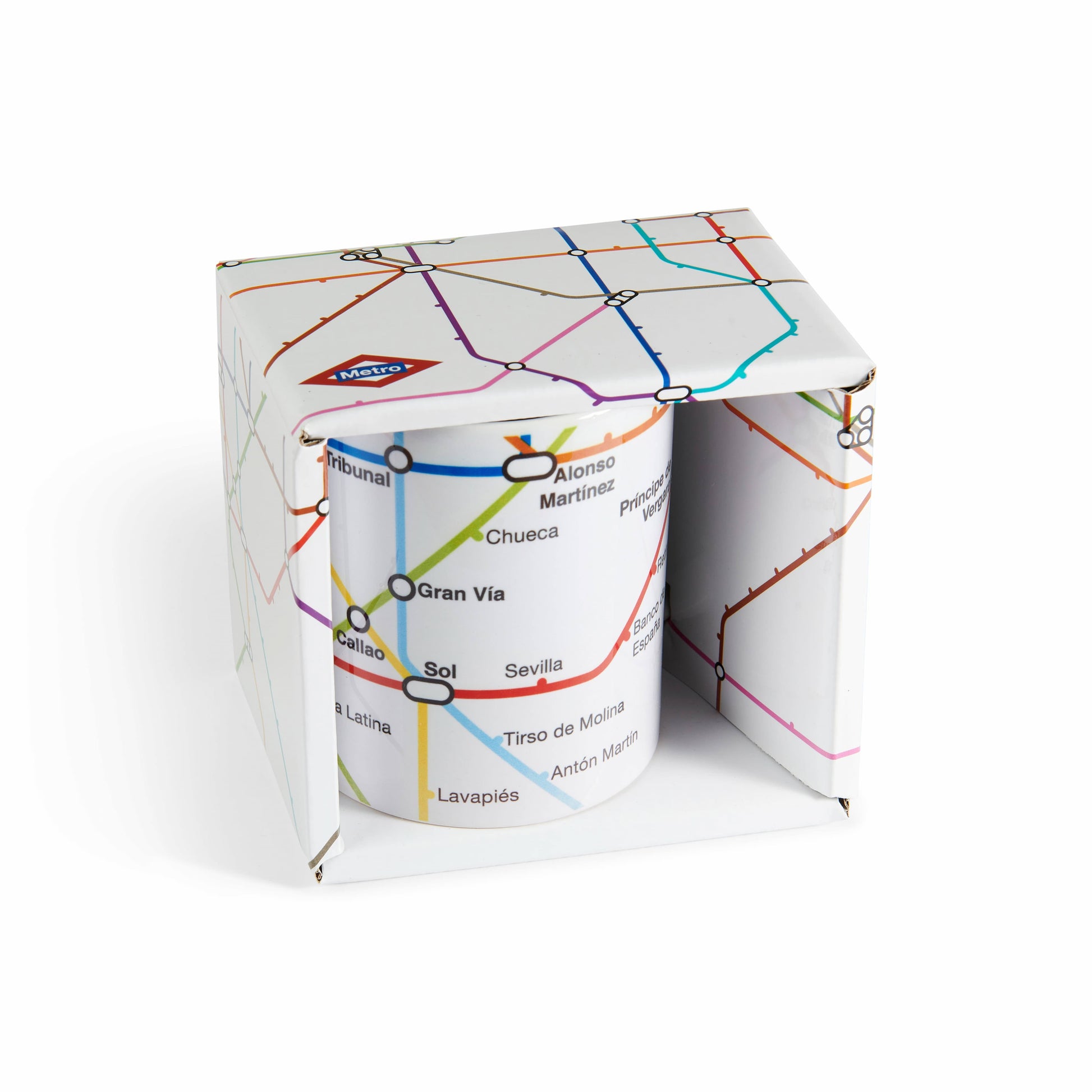 Taza con diseño del plano del metro de Madrid en caja blanca decorada con el mismo mapa.