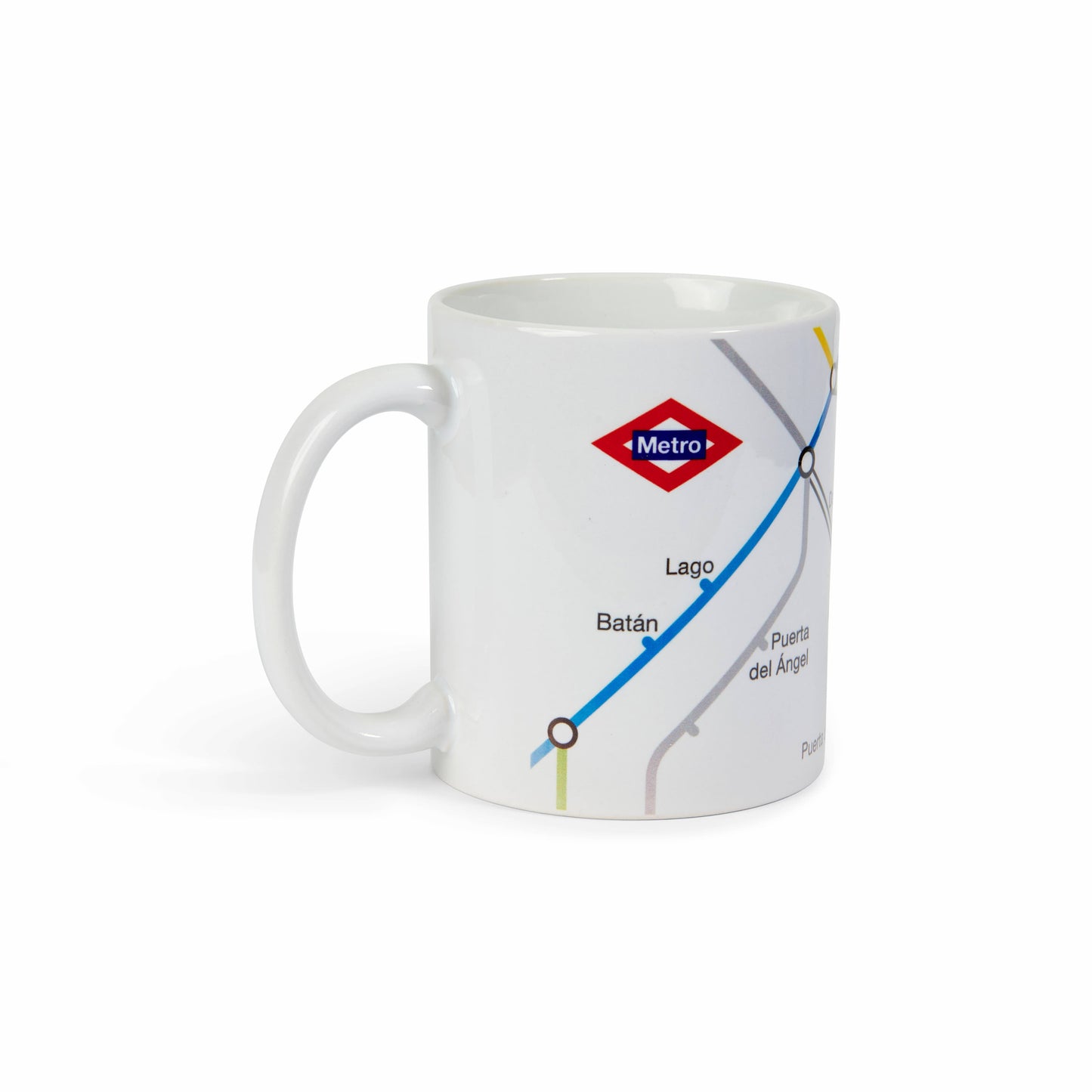 Taza blanca con diseño de mapa del Metro de Madrid y nombres de estaciones