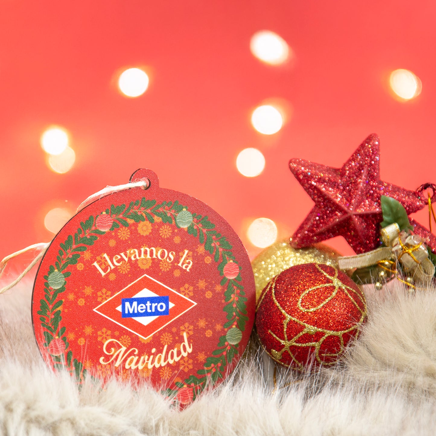 Adorno navideño Metro de Madrid "Llevamos la Navidad"