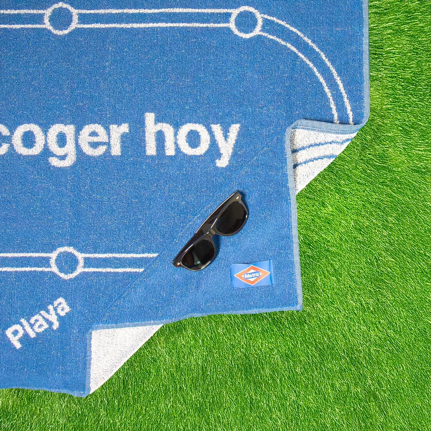 Metro de Madrid Beach Towel